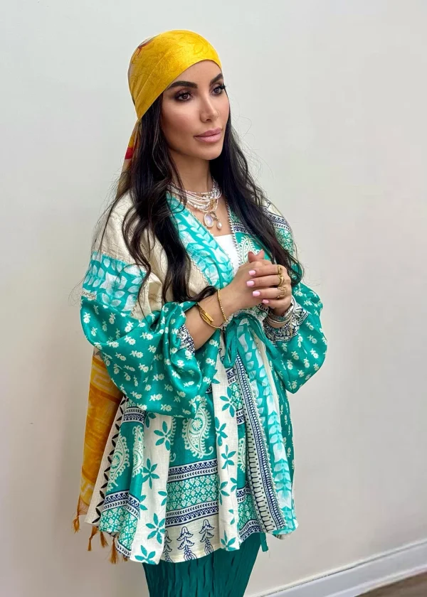 مانتو چرخکاری و قیطون دوزی